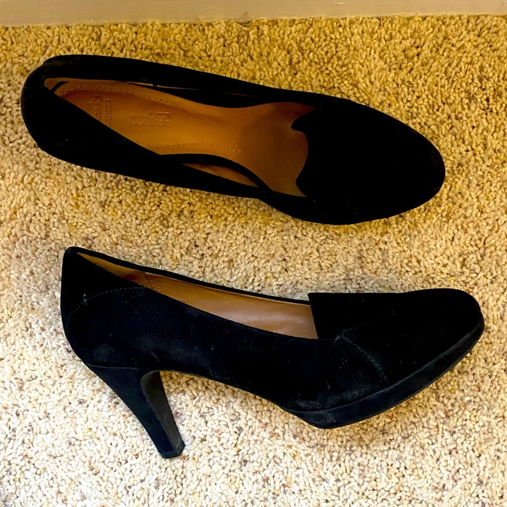 Clarks 11 velvet heel